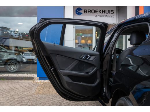 BMW 1 Serie 118i Introduction Edition | Achteruitrijcamera | Electronic climate controle | Navigatiesysteem f... ActivLease financial lease