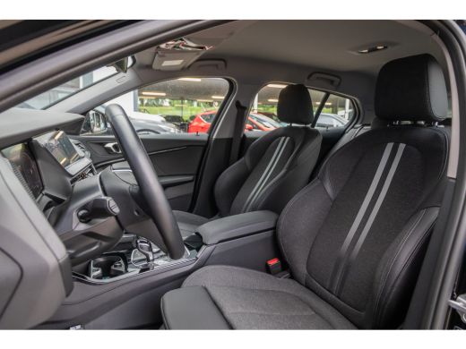 BMW 1 Serie 118i Introduction Edition | Achteruitrijcamera | Electronic climate controle | Navigatiesysteem f... ActivLease financial lease