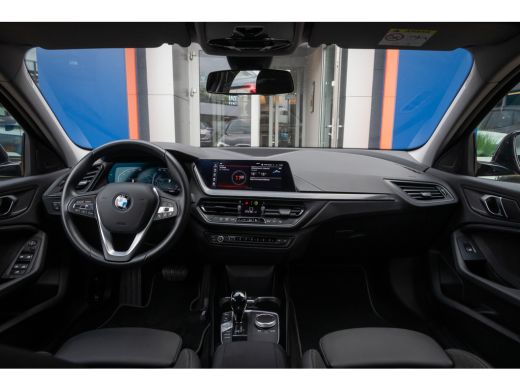 BMW 1 Serie 118i Introduction Edition | Achteruitrijcamera | Electronic climate controle | Navigatiesysteem f... ActivLease financial lease