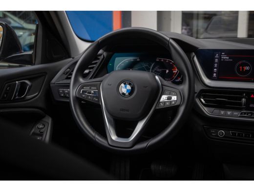 BMW 1 Serie 118i Introduction Edition | Achteruitrijcamera | Electronic climate controle | Navigatiesysteem f... ActivLease financial lease