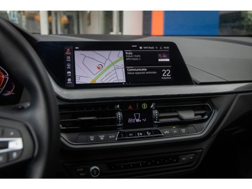 BMW 1 Serie 118i Introduction Edition | Achteruitrijcamera | Electronic climate controle | Navigatiesysteem f... ActivLease financial lease