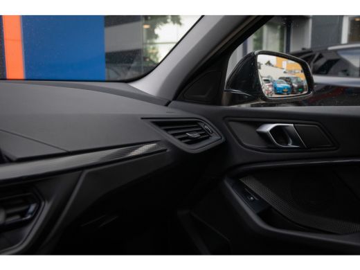 BMW 1 Serie 118i Introduction Edition | Achteruitrijcamera | Electronic climate controle | Navigatiesysteem f... ActivLease financial lease