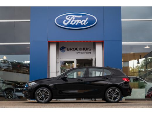 BMW 1 Serie 118i Introduction Edition | Achteruitrijcamera | Electronic climate controle | Navigatiesysteem f... ActivLease financial lease