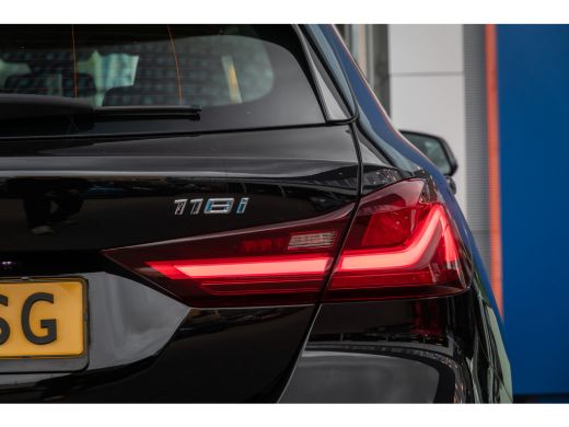 BMW 1 Serie 118i Introduction Edition | Achteruitrijcamera | Electronic climate controle | Navigatiesysteem f... ActivLease financial lease