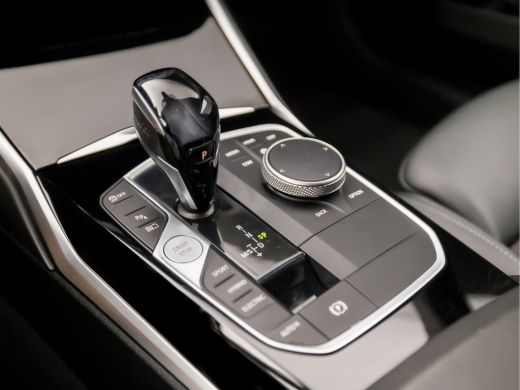 BMW 3 Serie Touring 330e High Executive Sportline 293Pk Automaat (APPLE CARPLAY, GROOT NAVI, LEDER, CAMERA, S... ActivLease financial lease