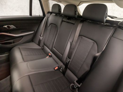 BMW 3 Serie Touring 330e High Executive Sportline 293Pk Automaat (APPLE CARPLAY, GROOT NAVI, LEDER, CAMERA, S... ActivLease financial lease