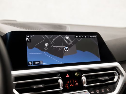 BMW 3 Serie Touring 330e High Executive 293Pk Automaat (APPLE CARPLAY, GROOT NAVI, LEDER, CAMERA, SFEERVERLIC... ActivLease financial lease
