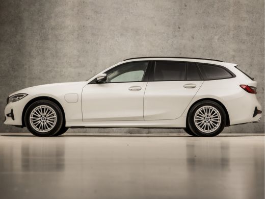 BMW 3 Serie Touring 330e High Executive Sportline 293Pk Automaat (APPLE CARPLAY, GROOT NAVI, LEDER, CAMERA, S... ActivLease financial lease