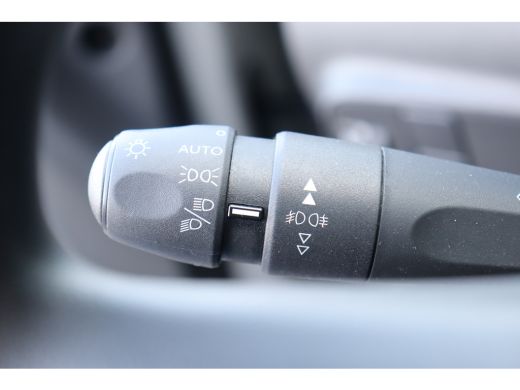 Citroën C3 1.2 PURETECH 83PK 5-DRS SHINE / NAVI / CLIMA / LED / PDC / 16" LMV / WINTERPAKKET / BLUETOOTH / C... ActivLease financial lease