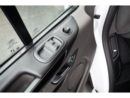 Ford Transit Custom 2.0 170PK L2H1 Sport Automaat | Parkeersensor voor en achter | Navigatiesysteem | Apple carplay/A... ActivLease financial lease