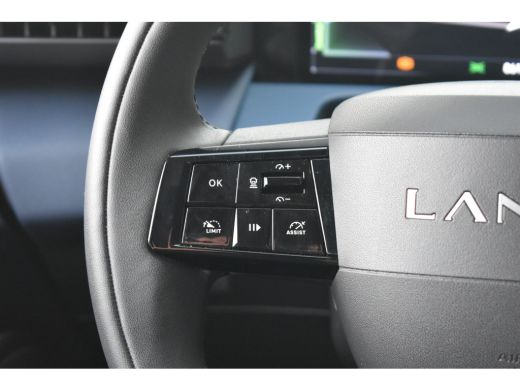 Lancia Ypsilon Edizione Cassina Limitata 51 kWh | Elektr. Stoelen | Massage | Navigatie HUB | Achteruitrijcamera... ActivLease financial lease