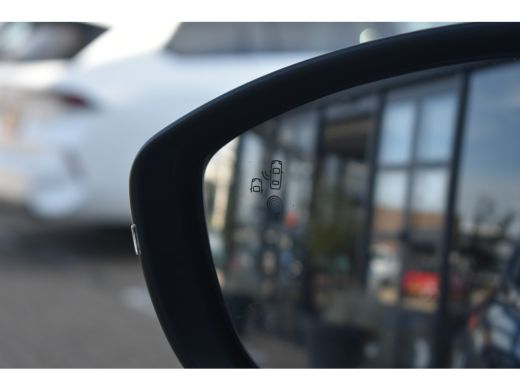 Lancia Ypsilon Edizione Cassina Limitata 51 kWh | Elektr. Stoelen | Massage | Navigatie HUB | Achteruitrijcamera... ActivLease financial lease