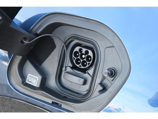 Lancia Ypsilon Edizione Cassina Limitata 51 kWh | Elektr. Stoelen | Massage | Navigatie HUB | Achteruitrijcamera... ActivLease financial lease