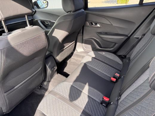 Peugeot 2008 1.2 Hybrid 136PK Allure | Automaat | Rondom Zicht Camera | Navigatie | Apple Carplay / Android Au... ActivLease financial lease