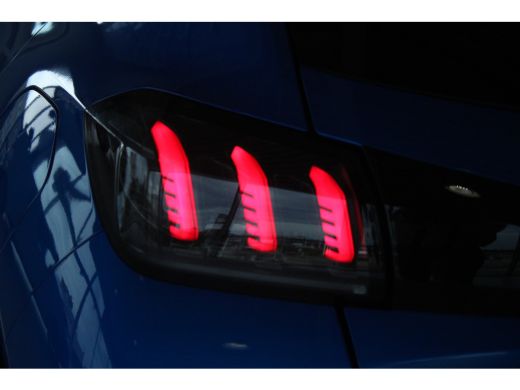 Peugeot e-208 EV Allure Pack 50 kWh 3-FASE PARKEERCAMERA | CARPLAY | FULL LED | DAB | CLIMATE CONTROL ActivLease financial lease