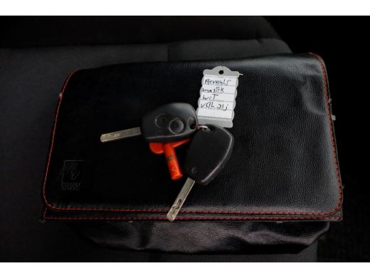 Renault Master T31 Z.E. 100% Elektrisch Bakwagen met laadklep en zijdeur 07-2019 ActivLease financial lease