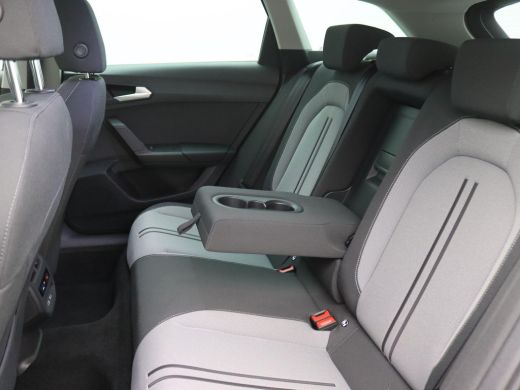 Seat Leon 1.5 eTSI Style Business Intense 150PK DSG Adaptive Cruise Control, Navigatie, Achteruitrijcamera,... ActivLease financial lease