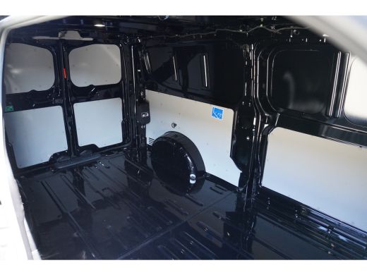Volkswagen Transporter 2.0 TDI L2H1 28 Bulli 150 pk Aut., Climatronic, Alarm, Navigatie, LED verlichting ActivLease financial lease