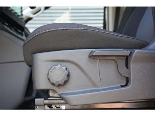 Volkswagen Transporter 2.0 TDI L2H1 28 Bulli 150 pk Aut., Climatronic, Alarm, Navigatie, LED verlichting ActivLease financial lease