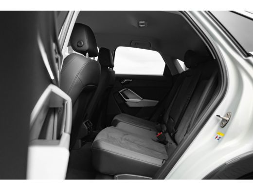 Audi Q3 35 TFSI S Edition Competition Trekhaak | LED verlichting | Privacy Glas | Adaptief Cruise Control... ActivLease financial lease