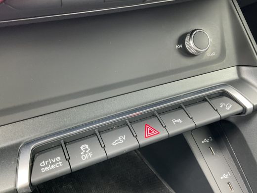 Audi Q3 45 TFSI e PHEV S edition Dig.Display S-line Full Navi Plug-in Carplay ActivLease financial lease