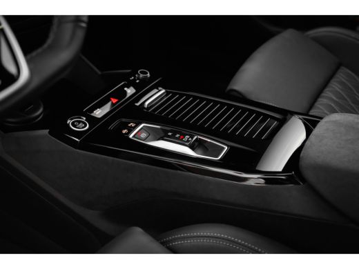 Audi Q6 e-tron S edition 100 kWh 388 PK | Ledere Bekleding | Panoramadak | Rondomzicht Camera | B&O audio ActivLease financial lease