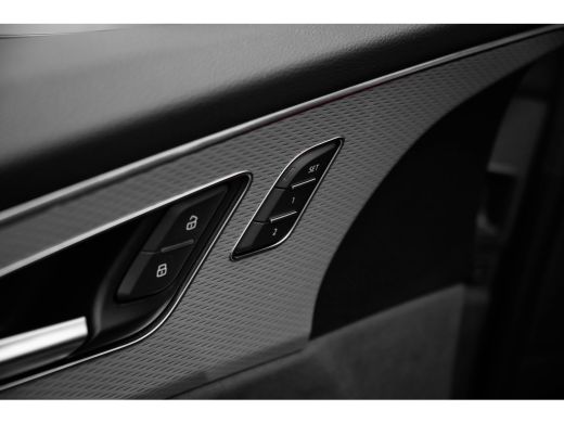 Audi Q8 55 TFSI e quattro Pro Line S Panoramadak | B&O premium 3D | Head-Up Display | Trekhaak | Elektris... ActivLease financial lease