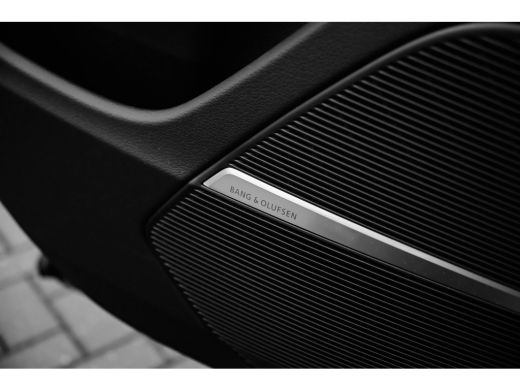 Audi Q8 55 TFSI e quattro Pro Line S Panoramadak | B&O premium 3D | Head-Up Display | Trekhaak | Elektris... ActivLease financial lease