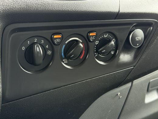 Ford Transit Custom 2.0 TDCI 130 PK / L1H1 / TREND / 2.5 TONS TREKHAAK / AIRCO / CRUISE / NAVI / INRICHTING / 3-ZITS ActivLease financial lease