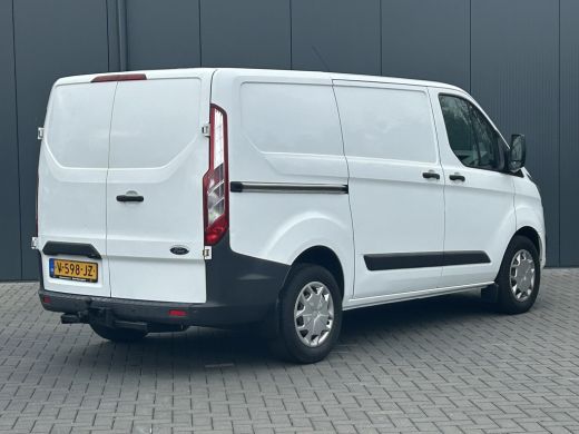Ford Transit Custom 2.0 TDCI 130 PK / L1H1 / TREND / 2.5 TONS TREKHAAK / AIRCO / CRUISE / NAVI / INRICHTING / 3-ZITS ActivLease financial lease