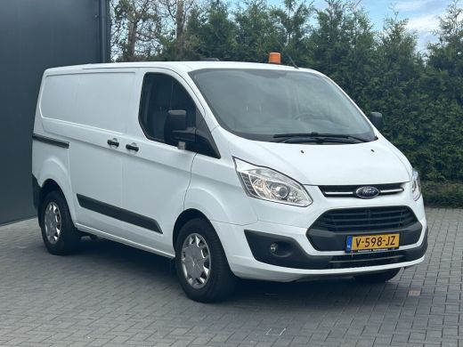 Ford Transit Custom 2.0 TDCI 130 PK / L1H1 / TREND / 2.5 TONS TREKHAAK / AIRCO / CRUISE / NAVI / INRICHTING / 3-ZITS ActivLease financial lease