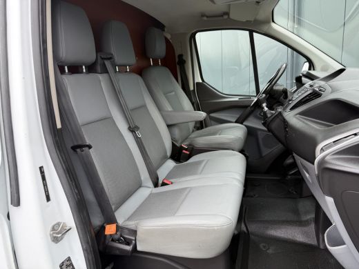 Ford Transit Custom 2.0 TDCI 130 PK / L1H1 / TREND / 2.5 TONS TREKHAAK / AIRCO / CRUISE / NAVI / INRICHTING / 3-ZITS ActivLease financial lease