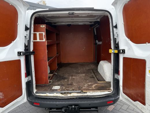 Ford Transit Custom 2.0 TDCI 130 PK / L1H1 / TREND / 2.5 TONS TREKHAAK / AIRCO / CRUISE / NAVI / INRICHTING / 3-ZITS ActivLease financial lease
