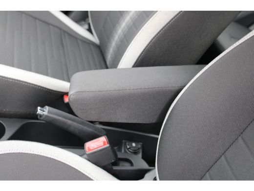 Hyundai i10 1.0 Comfort Automaat | Actieve rijbaanassistentie (LKA) | Isofix bevestigingspunten op de passagi... ActivLease financial lease