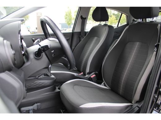 Hyundai i10 1.0 Comfort Smart | Achteruitrijcamera | Armsteun voor | Audio-navigatie full map ActivLease financial lease
