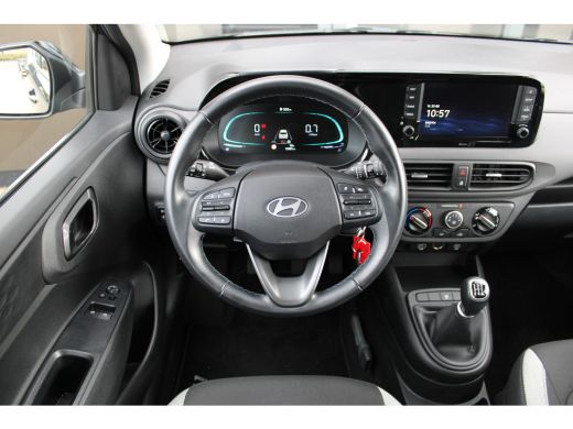 Hyundai i10 1.0 Comfort Smart | Achteruitrijcamera | Armsteun voor | Audio-navigatie full map ActivLease financial lease