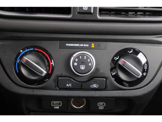 Hyundai i10 1.0 Comfort Smart | Achteruitrijcamera | Armsteun voor | Audio-navigatie full map ActivLease financial lease