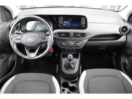 Hyundai i10 1.0 Comfort Smart | Achteruitrijcamera | Armsteun voor | Audio-navigatie full map ActivLease financial lease