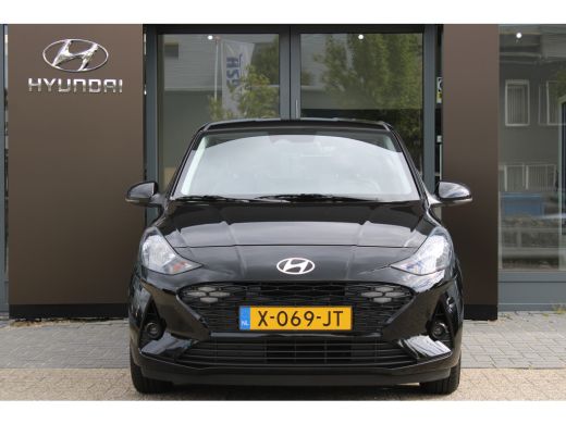 Hyundai i10 1.0 Comfort Smart | Achteruitrijcamera | Armsteun voor | Audio-navigatie full map ActivLease financial lease