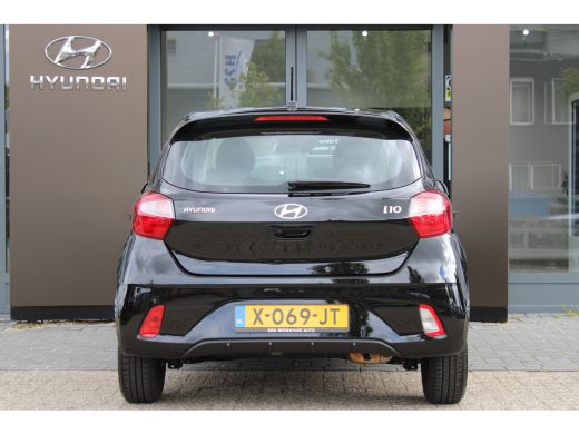 Hyundai i10 1.0 Comfort Smart | Achteruitrijcamera | Armsteun voor | Audio-navigatie full map ActivLease financial lease