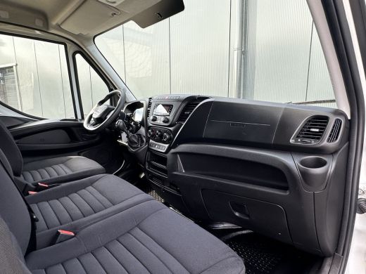 Iveco Daily 35C16 2.3 D 157 PK / ZEER NETJES !! / HYDRAULISCHE LAADKLEP / BAKWAGEN / 65.983 KM ! / AIRCO / DU... ActivLease financial lease