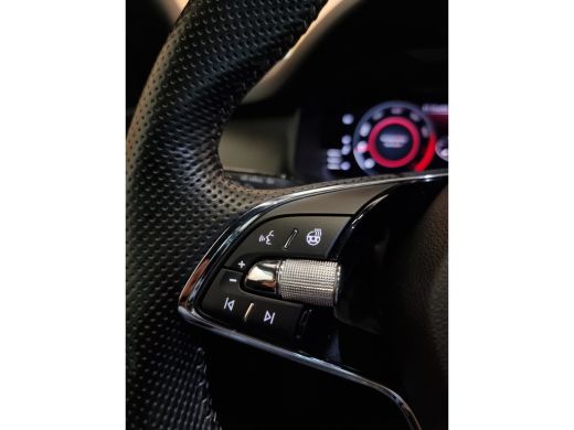 Skoda Kodiaq 1.5 TSI Sportline Business navi | trekhaak | dealer onderhouden | stoel en stuurverwarming | spor... ActivLease financial lease