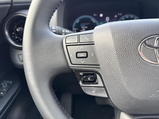 Toyota C-HR 1.8 Hybrid 140 First Edition **NAVIGATIE/ DODEHOEK DETECTIE/ 360 CAMERA/ PARKEERSENSOREN VOOR EN ... ActivLease financial lease