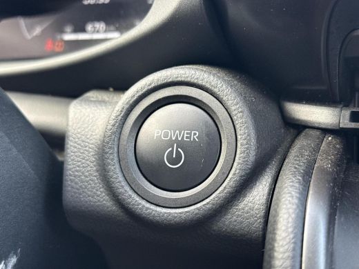 Toyota C-HR 1.8 Hybrid 140 First Edition **NAVIGATIE/ DODEHOEK DETECTIE/ 360 CAMERA/ PARKEERSENSOREN VOOR EN ... ActivLease financial lease