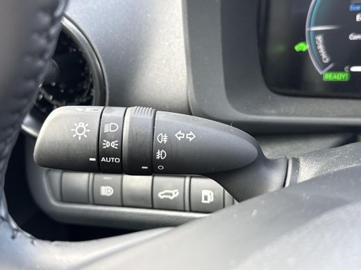 Toyota C-HR 1.8 Hybrid 140 First Edition **NAVIGATIE/ DODEHOEK DETECTIE/ 360 CAMERA/ PARKEERSENSOREN VOOR EN ... ActivLease financial lease