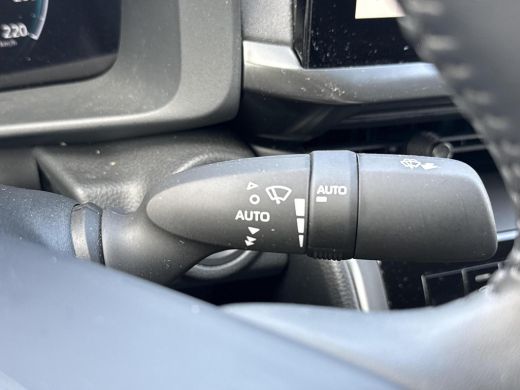 Toyota C-HR 1.8 Hybrid 140 First Edition **NAVIGATIE/ DODEHOEK DETECTIE/ 360 CAMERA/ PARKEERSENSOREN VOOR EN ... ActivLease financial lease