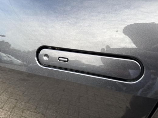 Toyota C-HR 1.8 Hybrid 140 First Edition **NAVIGATIE/ DODEHOEK DETECTIE/ 360 CAMERA/ PARKEERSENSOREN VOOR EN ... ActivLease financial lease