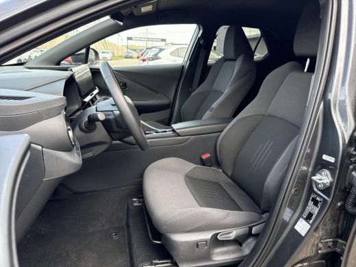 Toyota C-HR 1.8 Hybrid 140 First Edition **NAVIGATIE/ DODEHOEK DETECTIE/ 360 CAMERA/ PARKEERSENSOREN VOOR EN ... ActivLease financial lease