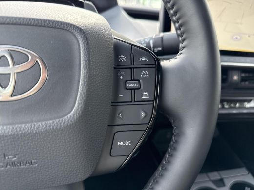 Toyota Prius 2.0 Plug-in Executive **NAVIGATIE/ STOEL EN STUURWIELVERWARMING/ DODEHOEK DETECTIE/ CAMERABEELD I... ActivLease financial lease