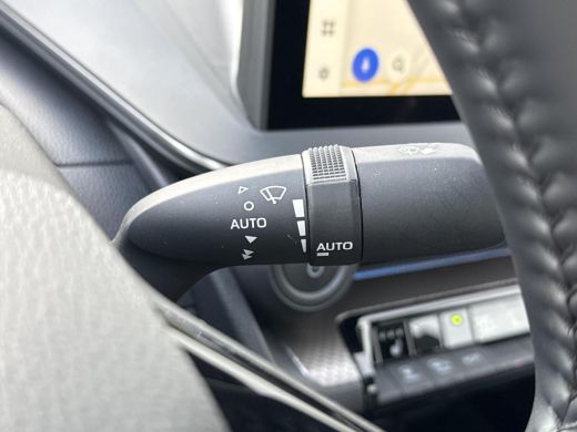 Toyota Prius 2.0 Plug-in Executive **NAVIGATIE/ STOEL EN STUURWIELVERWARMING/ DODEHOEK DETECTIE/ CAMERABEELD I... ActivLease financial lease